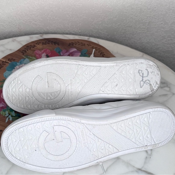🅶 G By Guess Backer Quilted White Sneaker, Size 9 - Picture 8 of 11